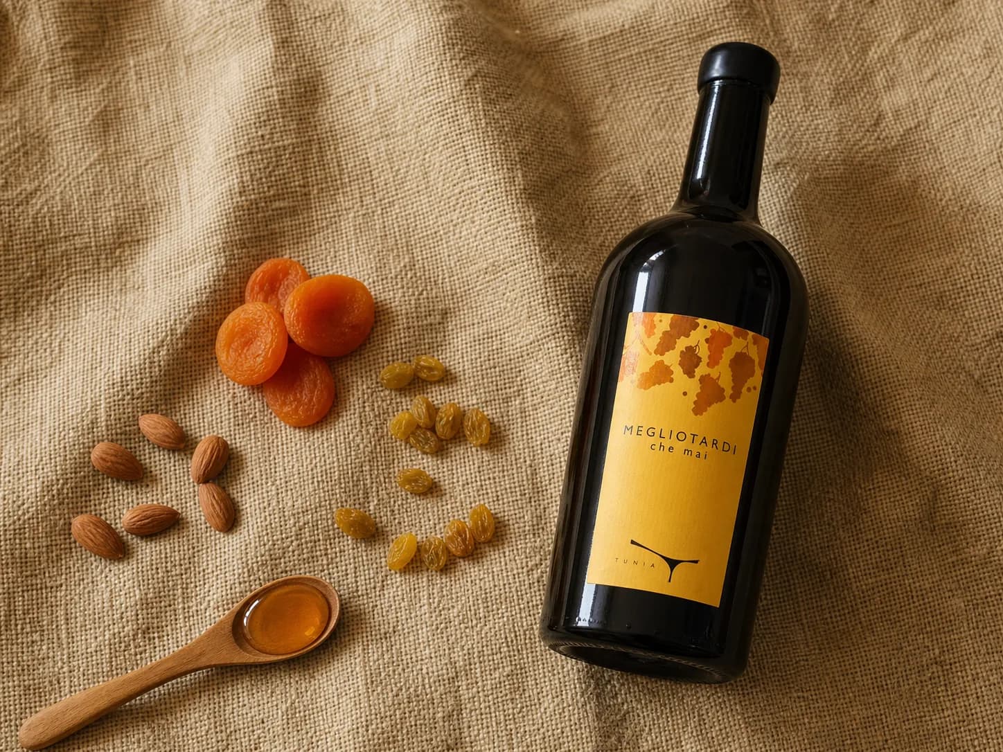 Bottiglia di MEGLIOTARDI che mai, vino bianco da uve Vermentino appassite